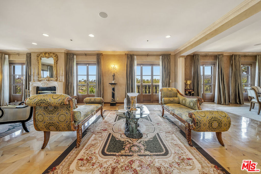 425 N Maple Drive PH 602