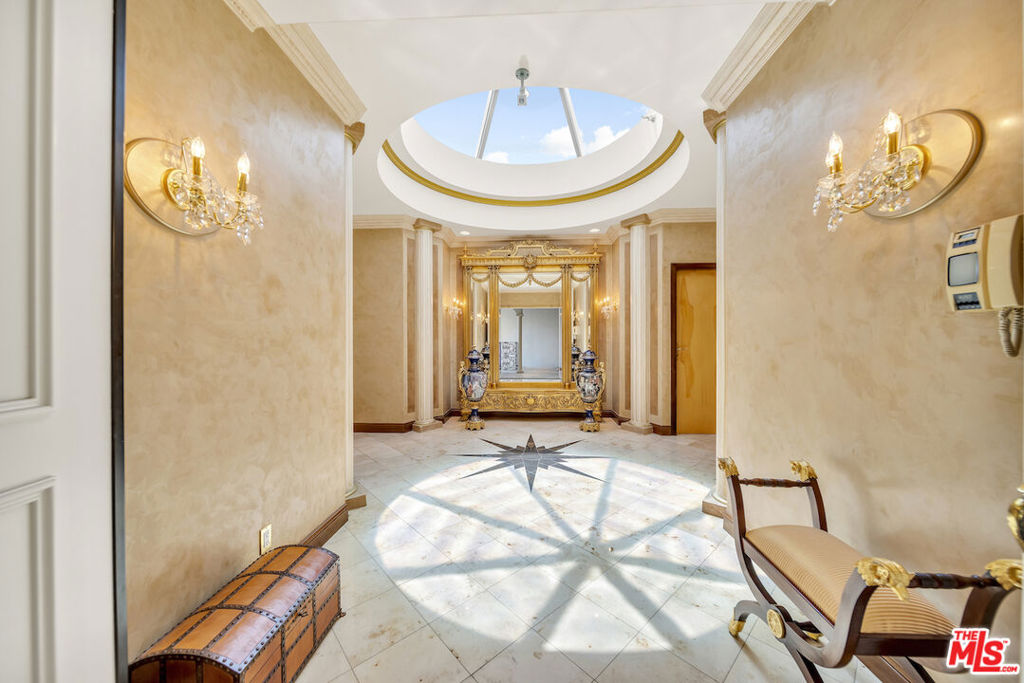 425 N Maple Drive PH 602