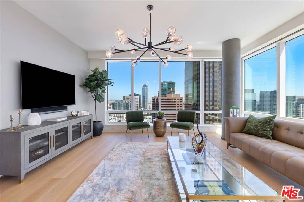 877 Francisco Street 2809