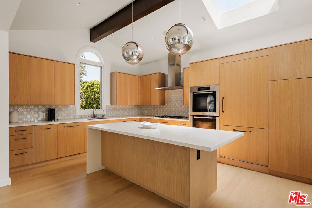 647 Toyopa Drive