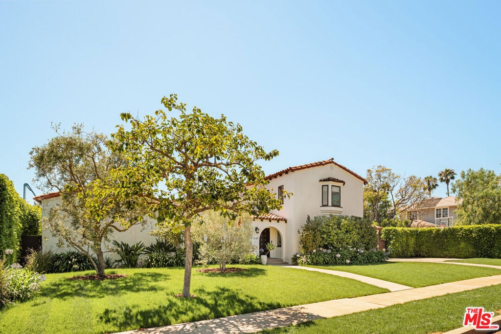 647 Toyopa Drive