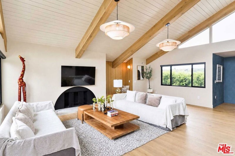 3525 Coast View Drive