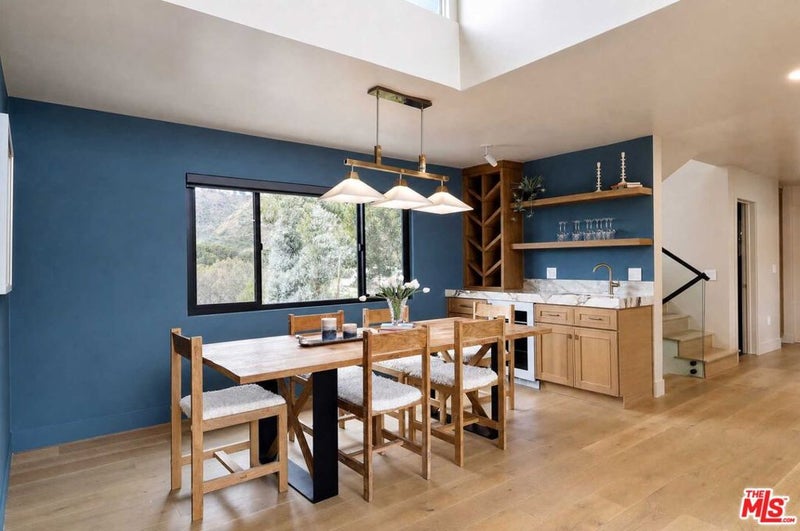3525 Coast View Drive