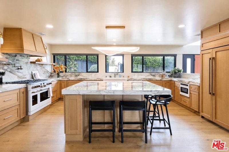 3525 Coast View Drive