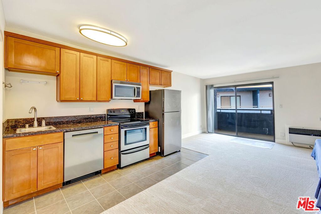 10982 Roebling Avenue 522