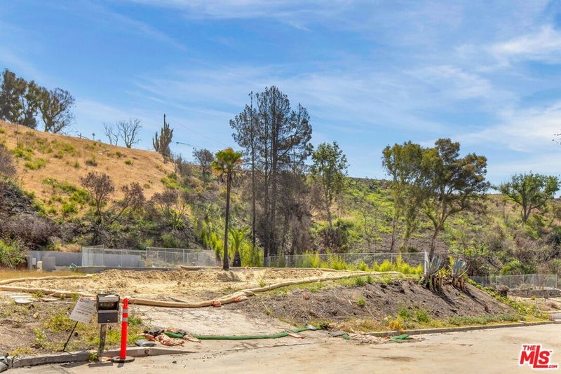 1228 Las Lomas Place