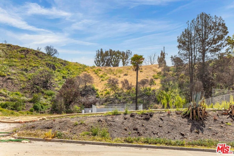 1228 Las Lomas Place