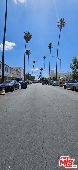 178 N Mariposa Avenue