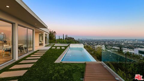 8515 Hedges Way Los Angeles CA 90069