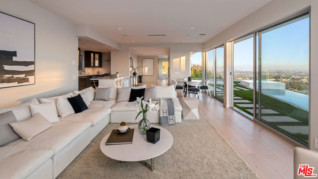 8515 Hedges Way