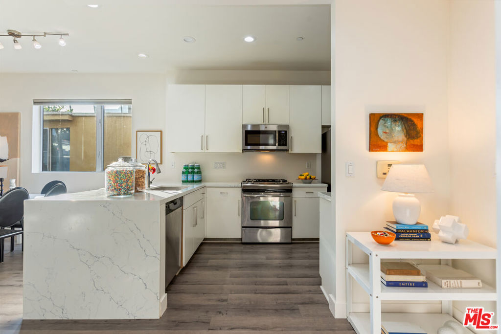 6001 Carlton Way 201