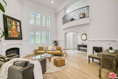 11974 Mayfield Avenue 6 Los Angeles CA 90049