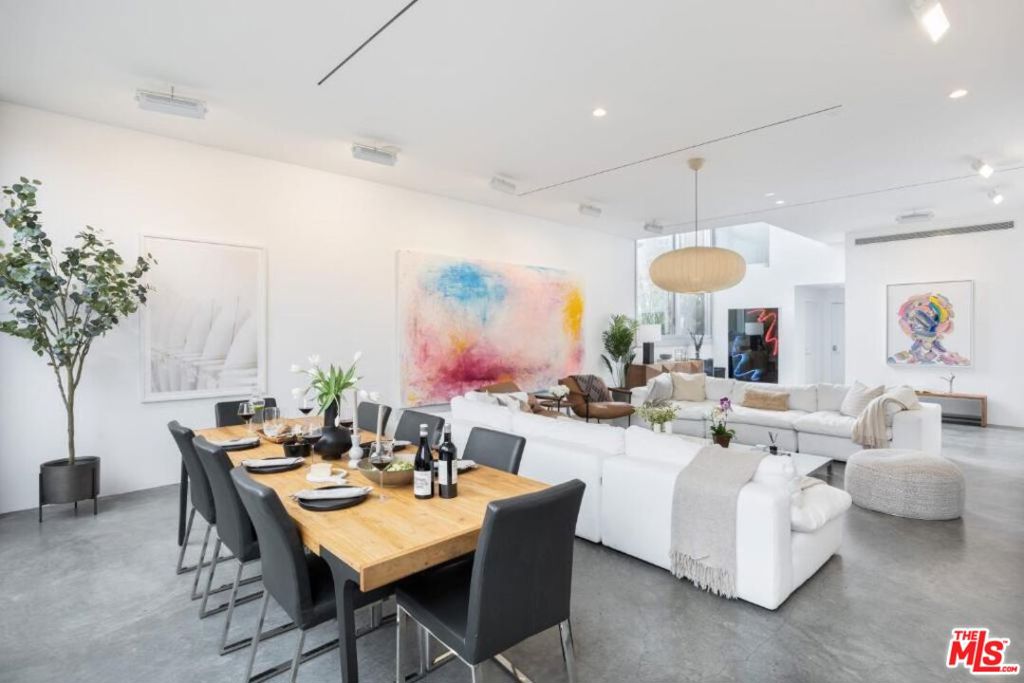 17 N Venice Boulevard