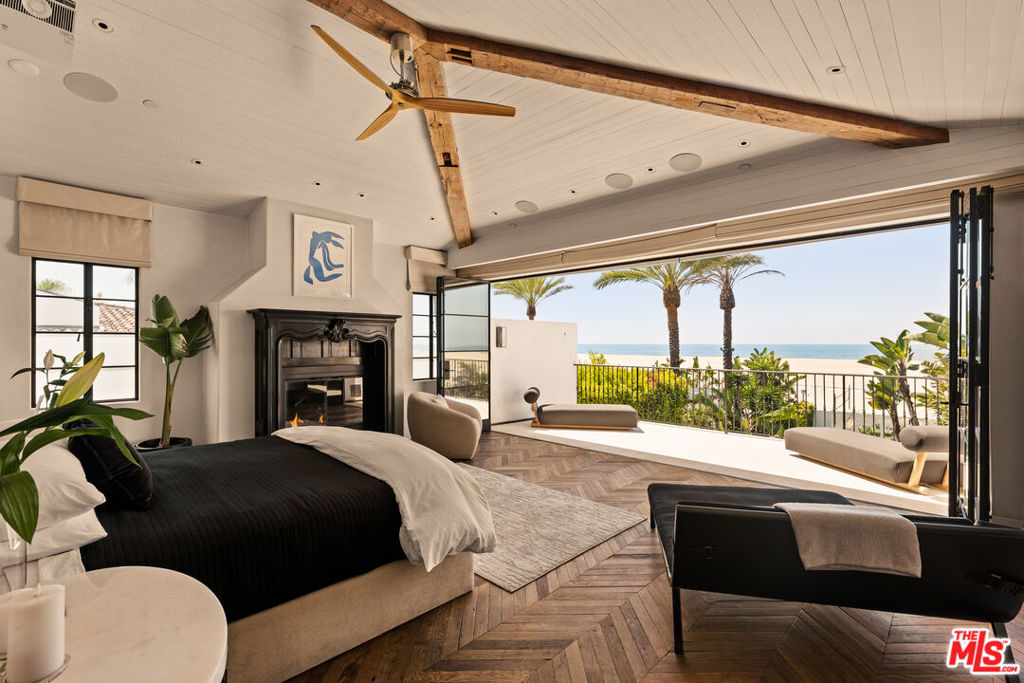 966 Palisades Beach Road