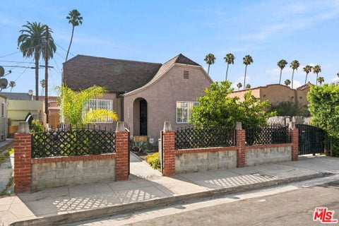 Photo of 2050 Claudina Avenue, Los Angeles, CA 90016 (MLS # 26864127)