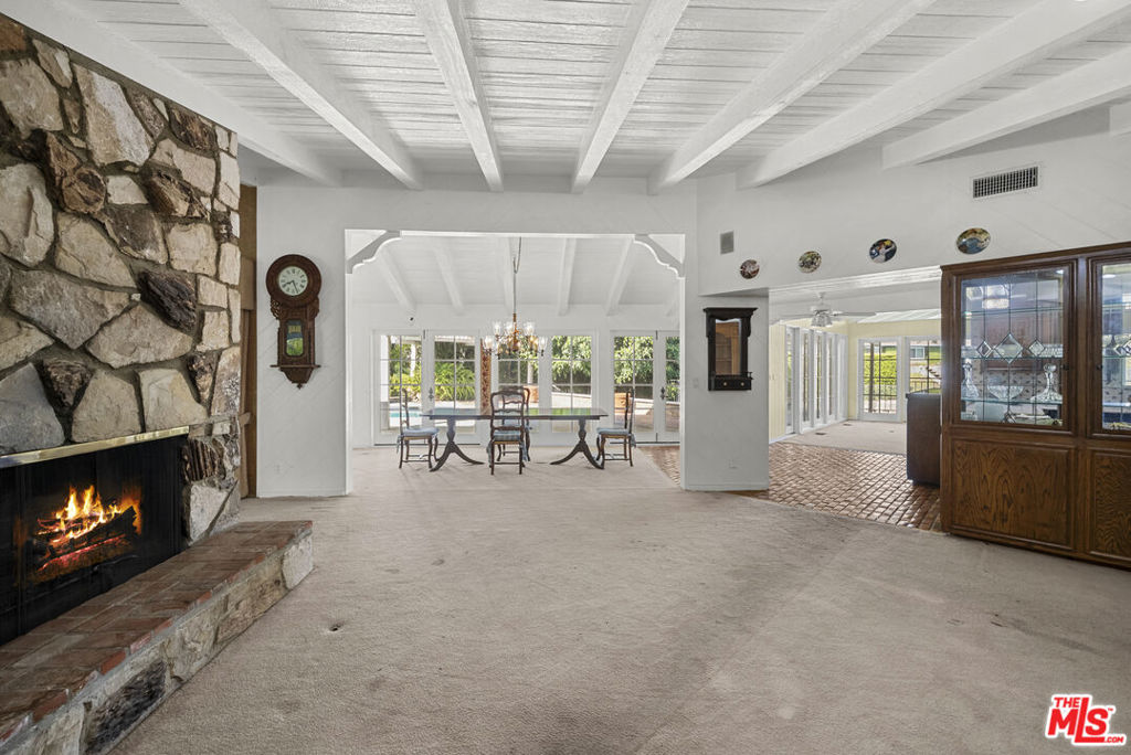 3533 Willowcrest Avenue