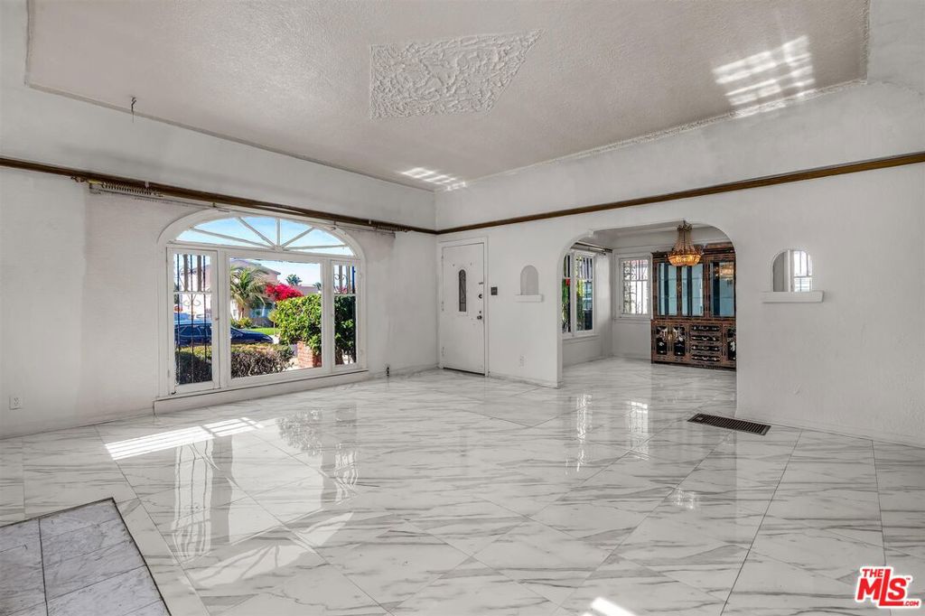 1922 W 80th Street