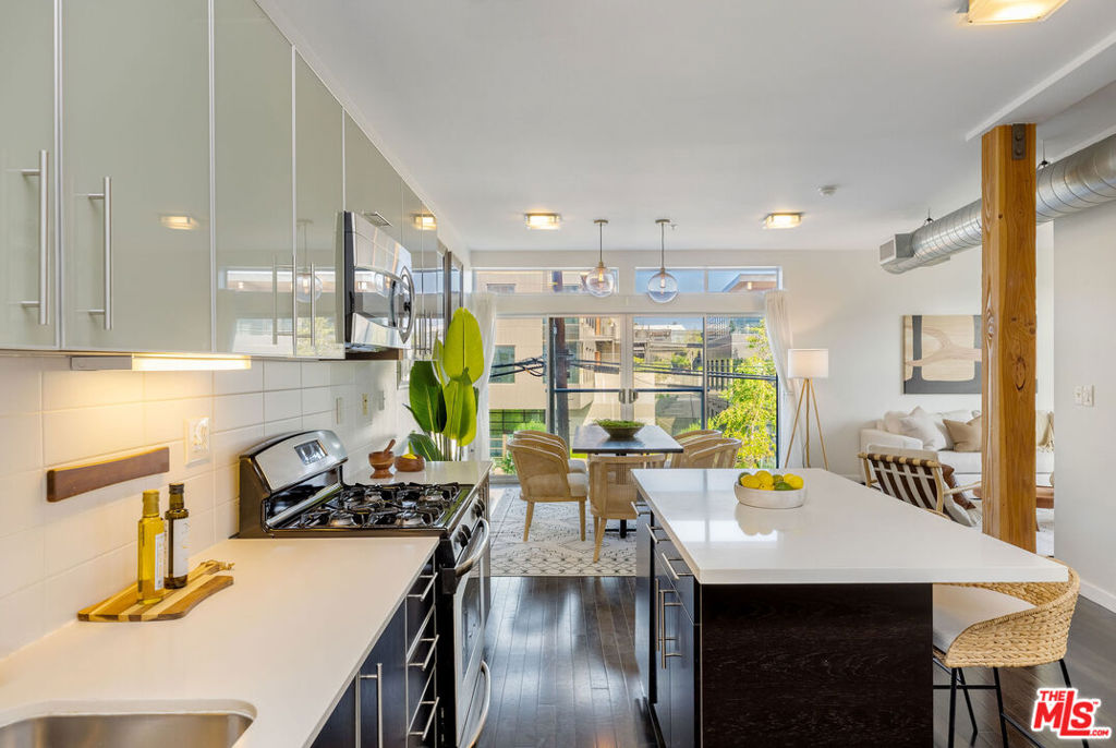 4215 Glencoe Avenue 205