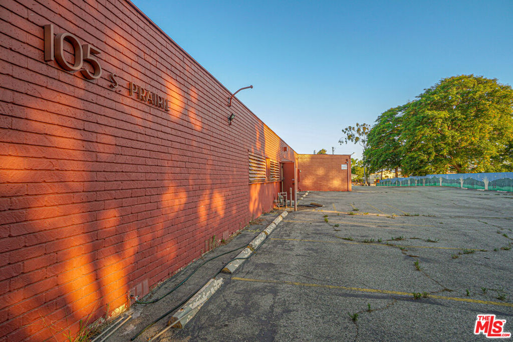 105 S Prairie Avenue