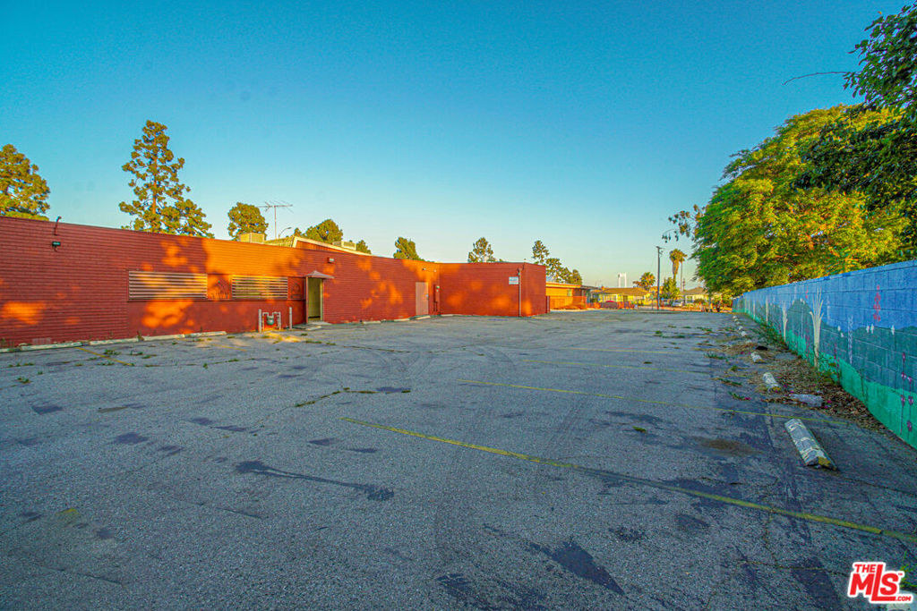 105 S Prairie Avenue