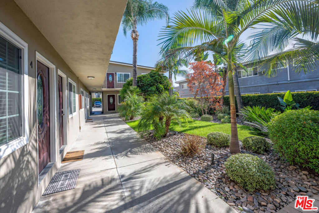 276 S Sierra Madre Boulevard