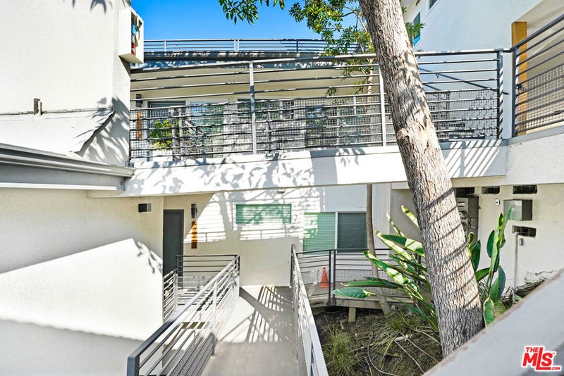 3305 Primera Avenue