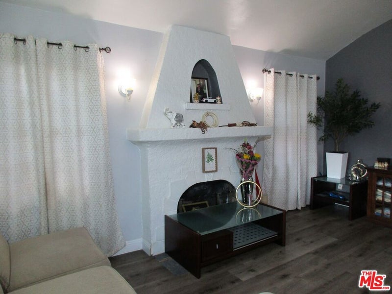 1829 W 84th Place