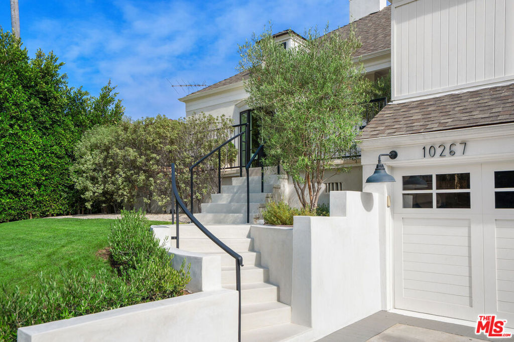 10267 Cresta Drive