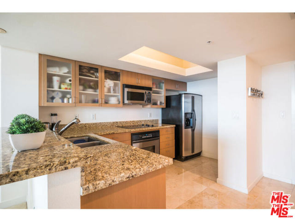 13700 Marina Pointe Drive 1219