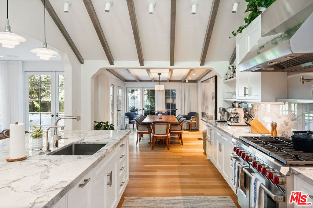 705 Palisades Beach Road