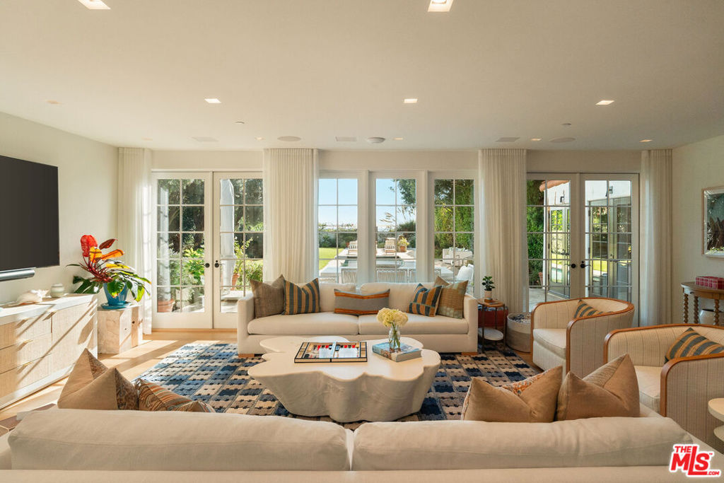 705 Palisades Beach Road
