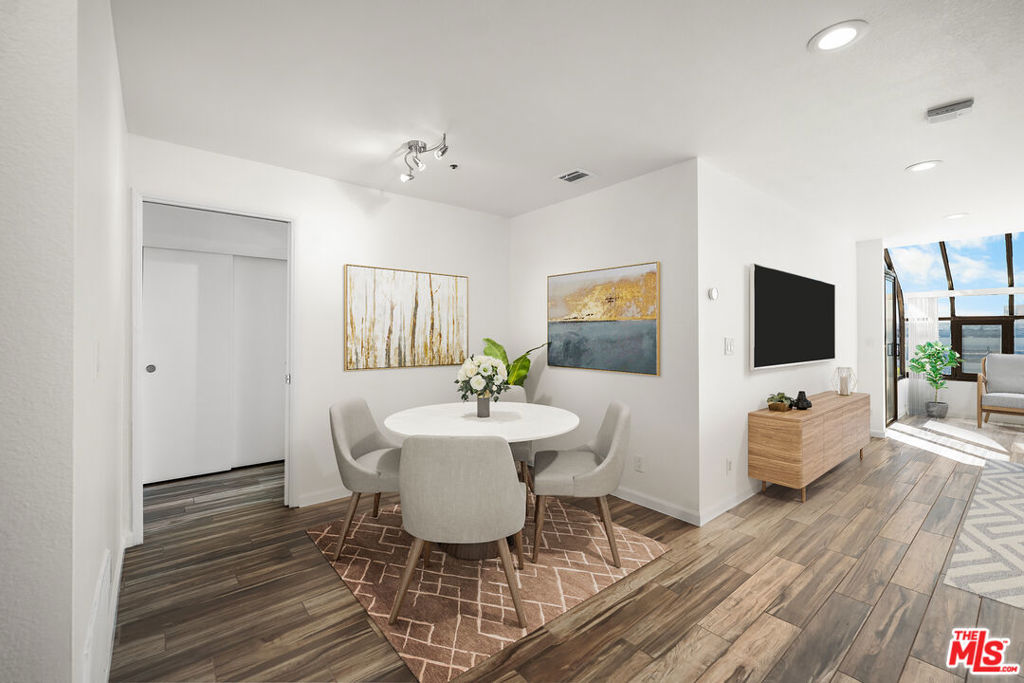 121 S Hope Street 518