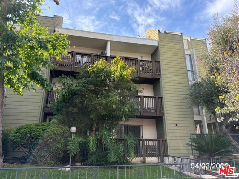 525 S Ardmore Avenue 242