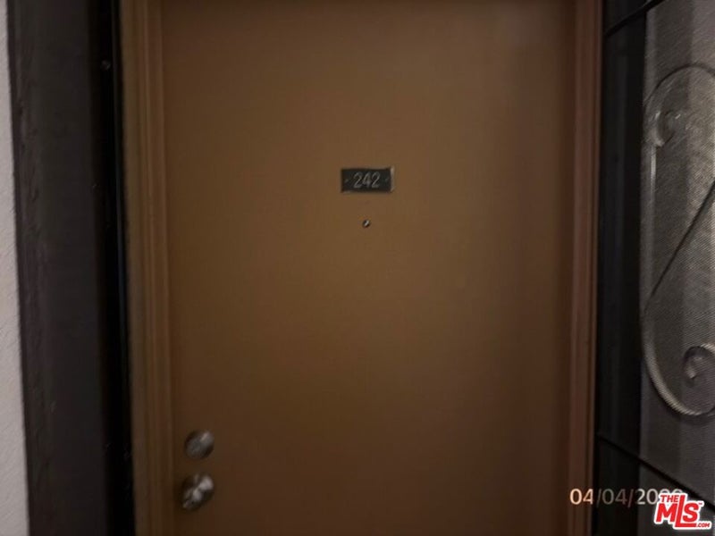 525 S Ardmore Avenue 242