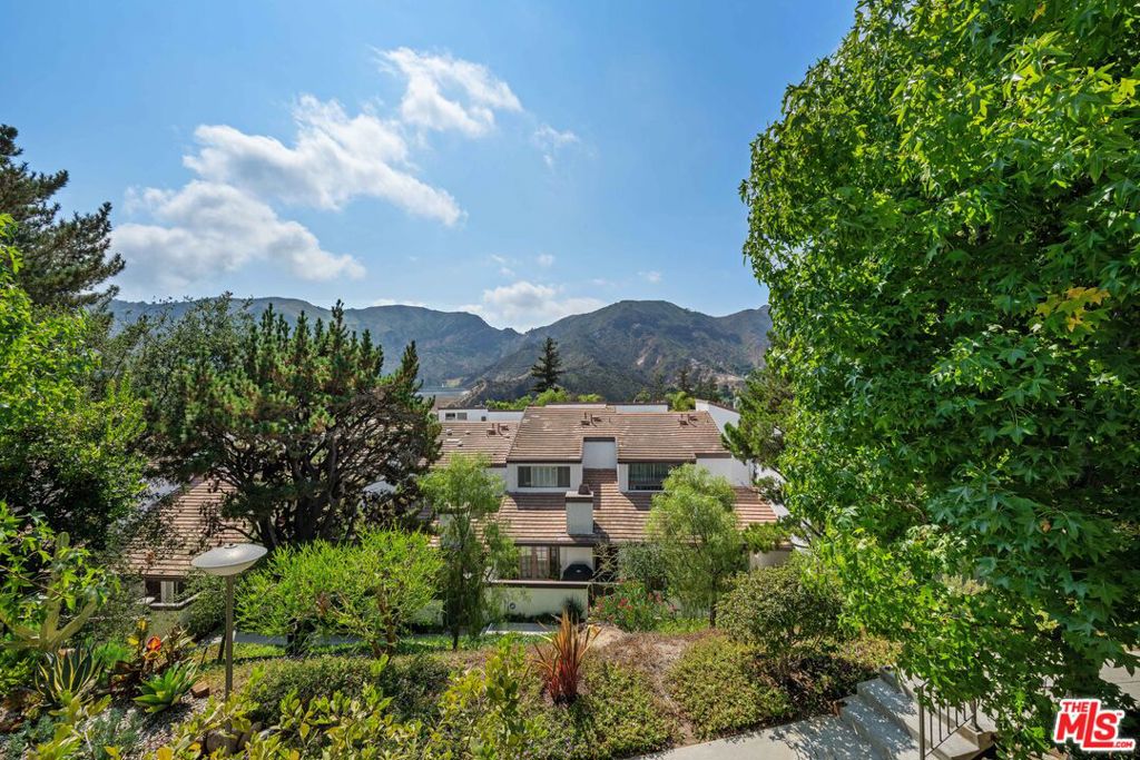 1700 Palisades Drive