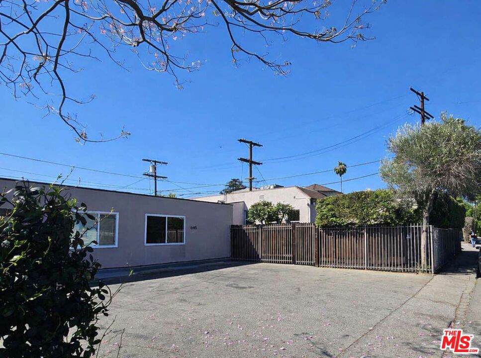 6141 Hazeltine Avenue