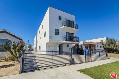 Photo of 1923 Carmona Avenue, Los Angeles, CA 90016 (MLS # 25607307)