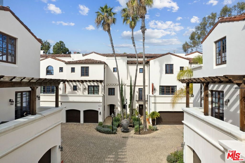 11937 W Sunset Boulevard 8