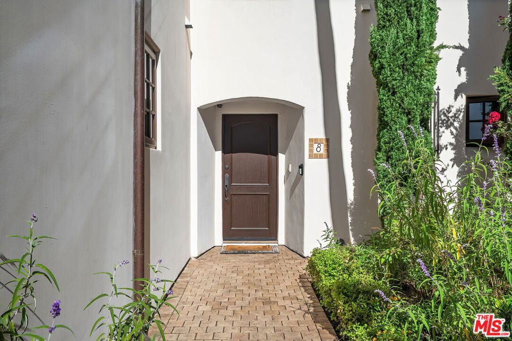 11937 W Sunset Boulevard 8