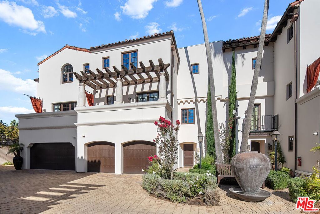 11937 W Sunset Boulevard 8