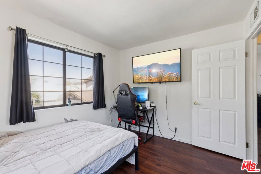 18424 Keswick Street 12