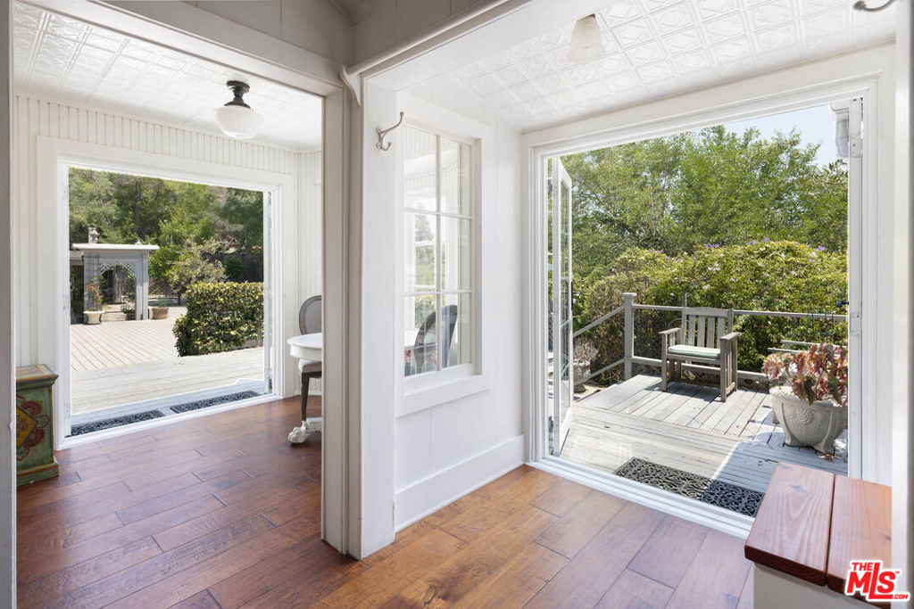 Properties 9 8805 Lookout Mountain Avenue