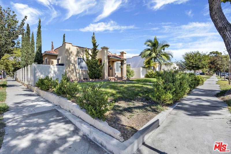 529 W Wilson Avenue