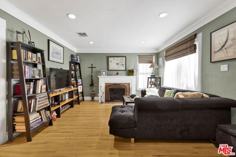 529 W Wilson Avenue