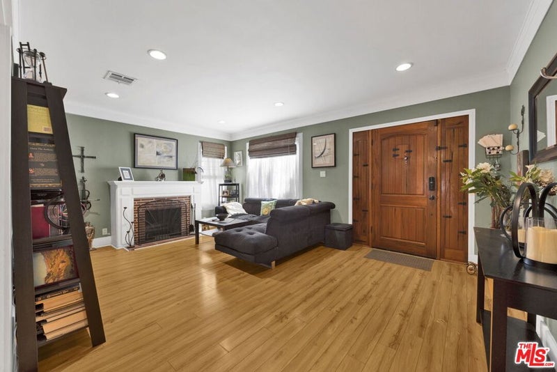 529 W Wilson Avenue