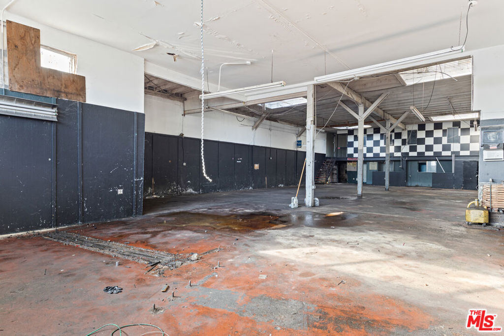 1311 W Florence Avenue