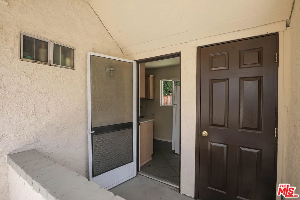 Los Angeles, California 90042, United States, 1 Bedroom Bedrooms, ,1 BathroomBathrooms,Residential,Active,167864