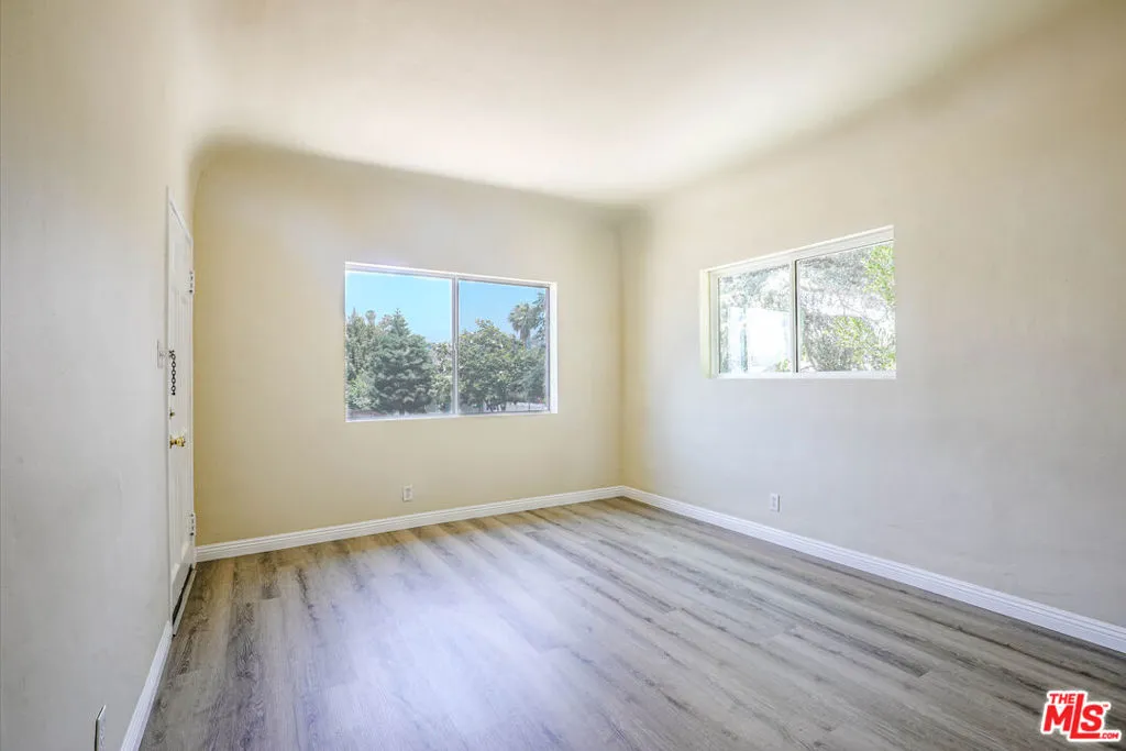 Los Angeles, California 90042, United States, 1 Bedroom Bedrooms, ,1 BathroomBathrooms,Residential,Active,167864