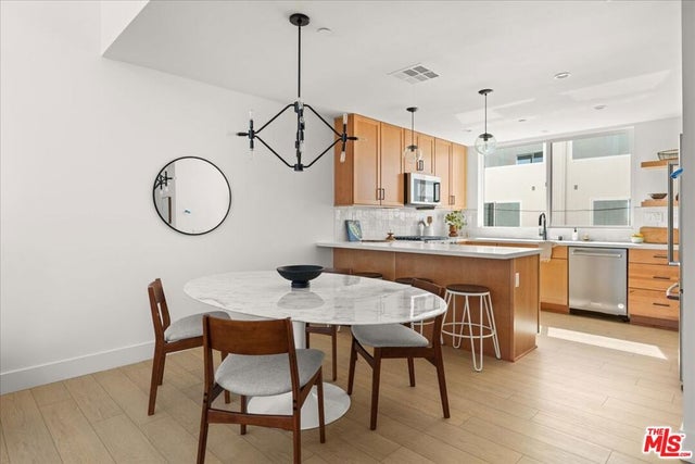 11212 W Victory Boulevard 7 #7, Los Angeles
