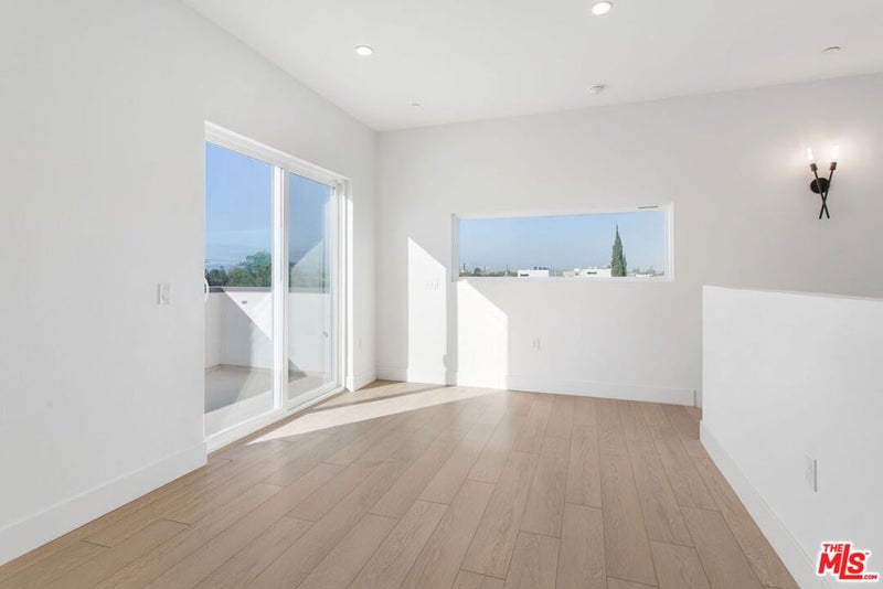 11212 W Victory Boulevard 7